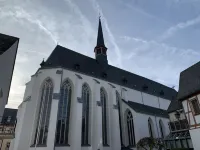 Hotel B4 Hotel dekat Limburg Cathedral