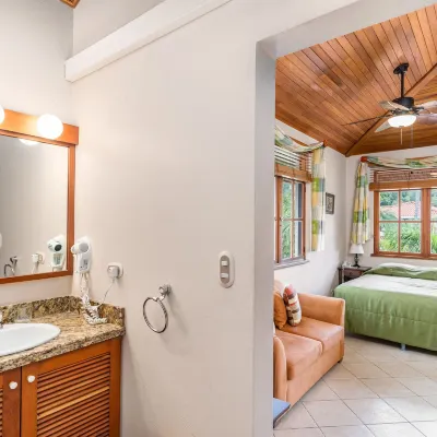 Villa del Sueño Hotels near Coco Beach