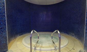 Village Hotel Swansea - Housity