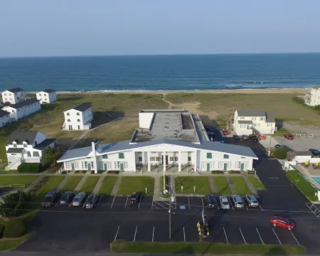 Days Inn by Wyndham Kill Devil Hills Oceanfront - Wilbur Hotels in Kill Devil Hills