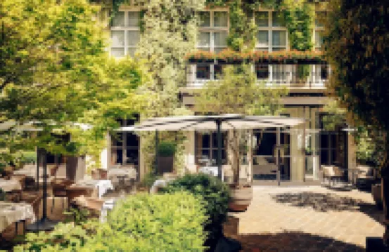 Le Pavillon de la Reine & Spa, Place des Vosges パリのホテル