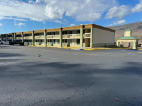 Baymont by Wyndham Harriman