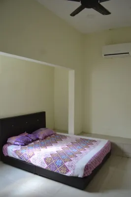 Sitiyam Homestay Seri Kembangan Hotels near Farm In The City