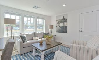 Harbourtown Suites Luxury Condo