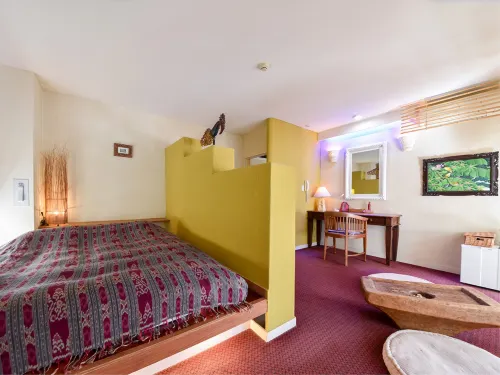 Gamelan Hotels in Maniwa