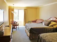 Columbus Inn Hotels near Lombard Street