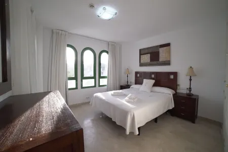 Hotel Apartamentos Manilva Sun Отели в г. Алькоррин