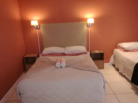 Framesby Guesthouse Отели в г. Beachview