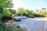 Plernsalaya Resort - parking