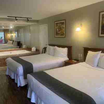 Hotel and Suites les Laurentides Rooms