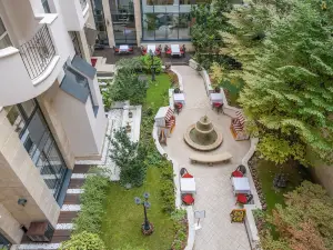 クイーンズ・コート・ホテル＆レジデンス