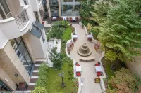 Queen's Court Hotel & Residence Hotels in Budapest