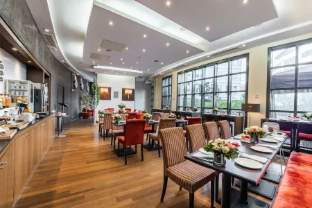 Hotel de Berny Отели рядом с достопримечательностью «Sceaux Park»