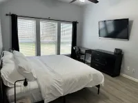 New Spacious 5-Bedroom Home for Large Family Hotels in Garland