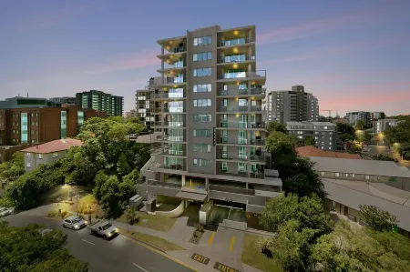 Hotel Diana South Brisbane Отели рядом с достопримечательностью «CityCat Ferry»