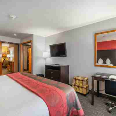 Ramada by Wyndham Sioux Falls Airport-Waterpark & Event Ctr Rooms