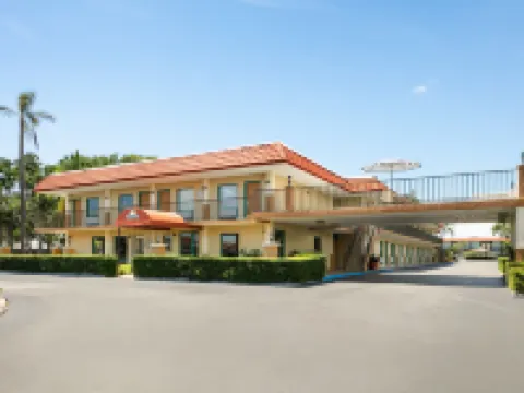 デイズ イン バイ ウィンダム クリアウォーター / ガルフ トゥ ベイ クリアウォーターのホテル