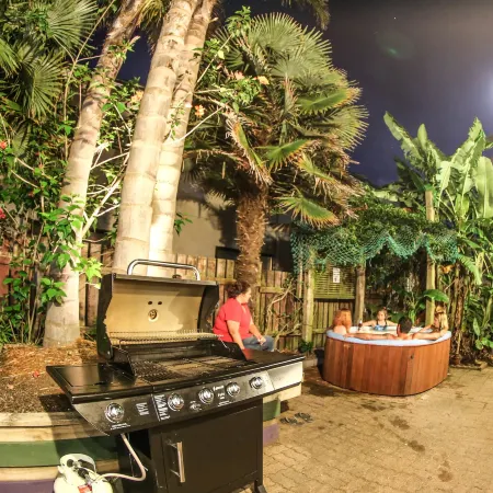 Centabay Lodge and Backpackers