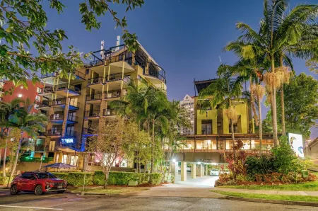 Il Mondo Boutique Hotel Отели рядом с достопримечательностью «Парк Нью Фарм»