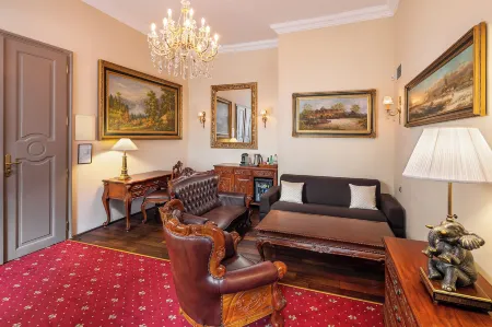 Iron Gate Hotel & Suites Prague by Bhg