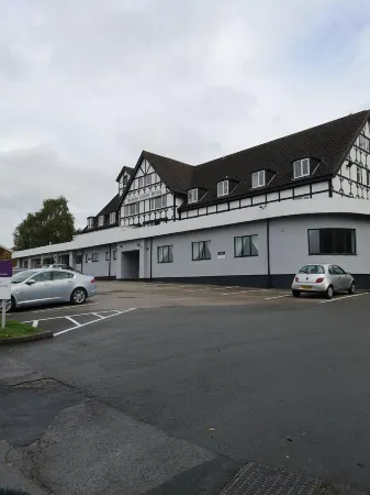 Barons Court Hotel Walsall Отели рядом с достопримечательностью «Уолсолл Арборетум»