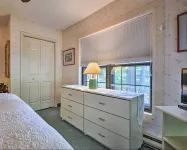 Cozy Pocono Mountain Escape - balcony