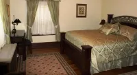 Walton Manor Inn Bed & Breakfast Hotels in Palmyra