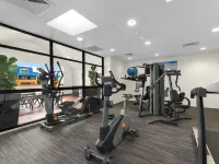 Central Brunswick Apartment Hotel - С тренажерным залом