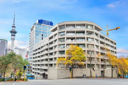 Chic & Stylish Apartment with Parking