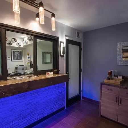 Regency Inn in Los Angeles Отели рядом с достопримечательностью «Колледж Оксиденталь»