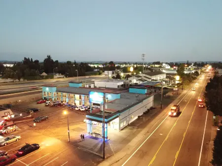 Holiday Lodge - Salem,or Отели рядом с достопримечательностью «Уилламетт»