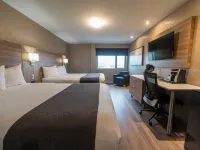 Hôtel & Suites le Dauphin Québec Các khách sạn gần Sân vận động Centre Videotron