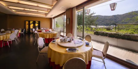 Iwakuni Kokusai Kanko Hotel Отели рядом с достопримечательностью «Iwakuni Shirohebi Shrine»