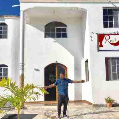 Regi Hotel & Bar Hotel Exterior