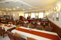 Hotel Korona Wellness, Rendezvény és Borszálloda - Desayuno