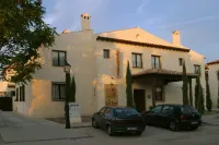 Hotel y Apartamentos la Casa Rural Hotels in Chinchon