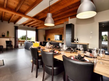 Beautiful, Luxury Home with Sauna, Hot Tub, Private Bathrooms Отели в г. Уффализ