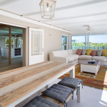 Fin Whale Beach House Отели рядом с достопримечательностью «Торговый центр Longbeach»