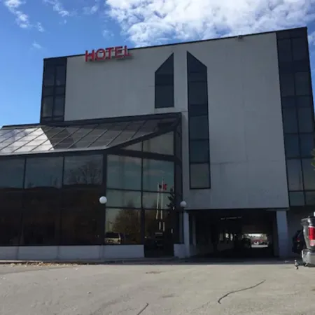 Montecassino Hotel & Suites Отели рядом с достопримечательностью «Норт-Йорк»