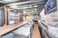 Cobblestone Hotel & Suites - Janesville