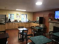 Swiss Chalets Village Inn - Aamiainen