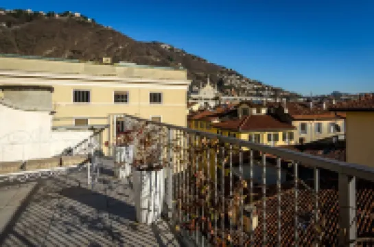 โคโม ยูนีควิว