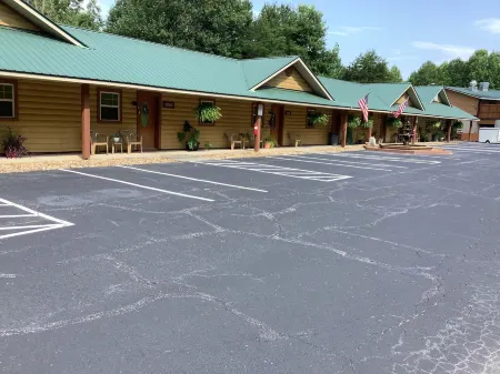 Nacoochee Valley Lodge Отели в г. Деморест