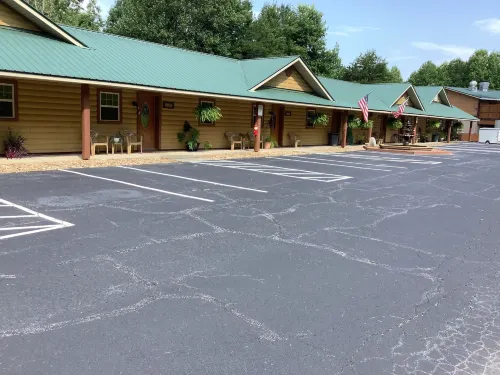 Nacoochee Valley Lodge - Motels