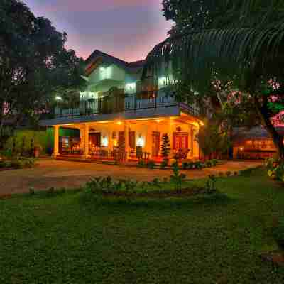 Emel Boutique Hotel Exterior