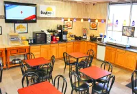 Days Inn & Suites by Wyndham Laredo - breakfast