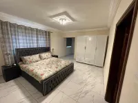 After 5 Apartment 1- 3 Spacious en-Suite Bedrooms Hotels near Resevoir