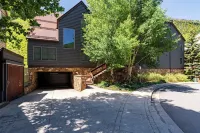 Etta Place 7 by Avantstay Ski in/ Ski Out Unit w/ Striking Views!