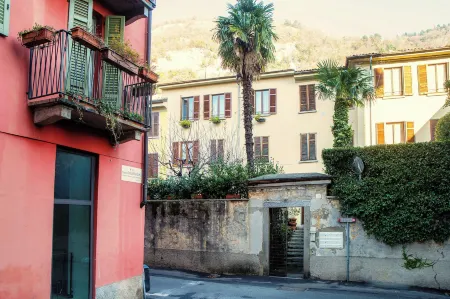 Il Lauro - by Myhomeincomo Отели рядом со станцией Como Nord Lago