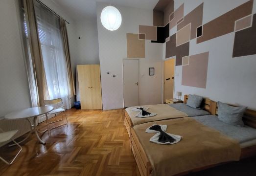 부다페스트 도심의 한 건물 복도